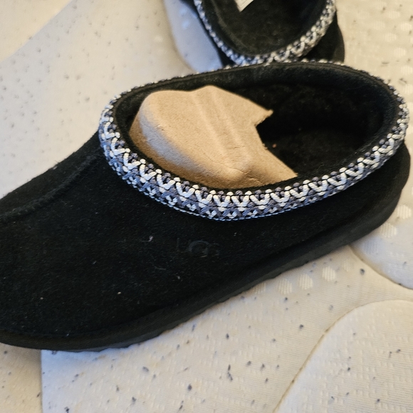 UGGS - Picture 5 of 7